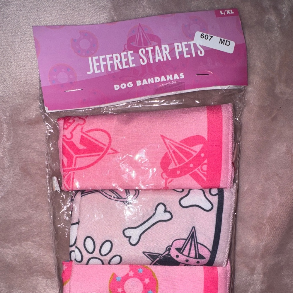 Jeffrey star dog bandanas size L/XL
